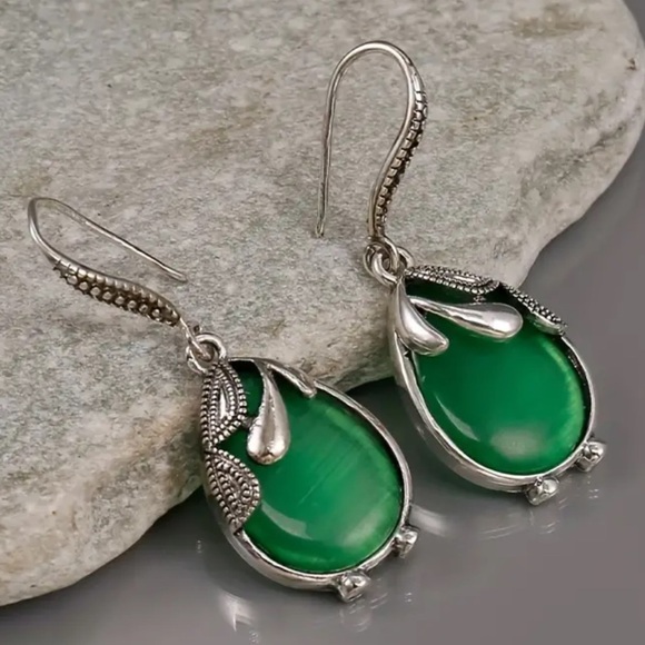 925 Sterling Silver Plated Green Synthetic Stone Drop Earrings - Picture 2 of 4